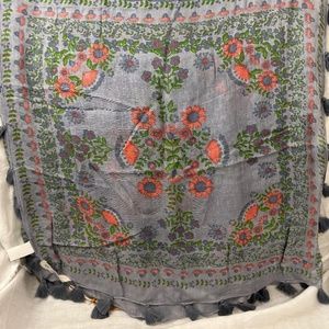 NWT the natural life Pom Pom cringy scarf